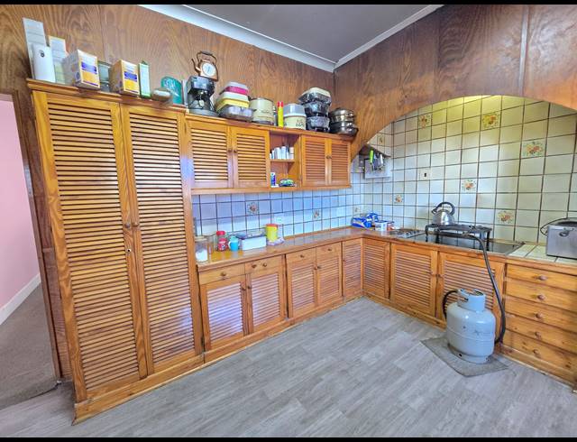 3 BEDROOM FREEHOLD FOR SALE IN THE HILL